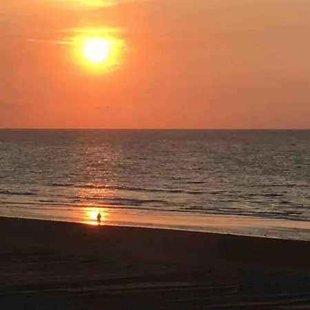 By The Sea In Belgium With Balcony, Cleaning Included *